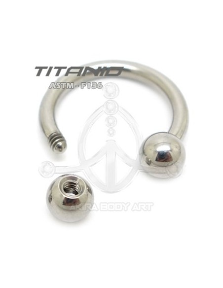 Circular barbel de titanio crudo. Circular barbel de titanio crudo.