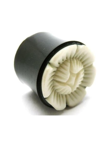 Dilatador hueso con flor labrado en blanco. Dilatador hueso con flor labrado en blanco.